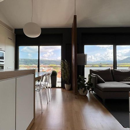 Atico De Diseno Con Terraza En El Centro De Olot Apartman Kültér fotó