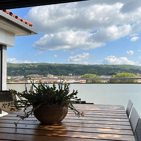 Atico De Diseno Con Terraza En El Centro De Olot Apartman Kültér fotó