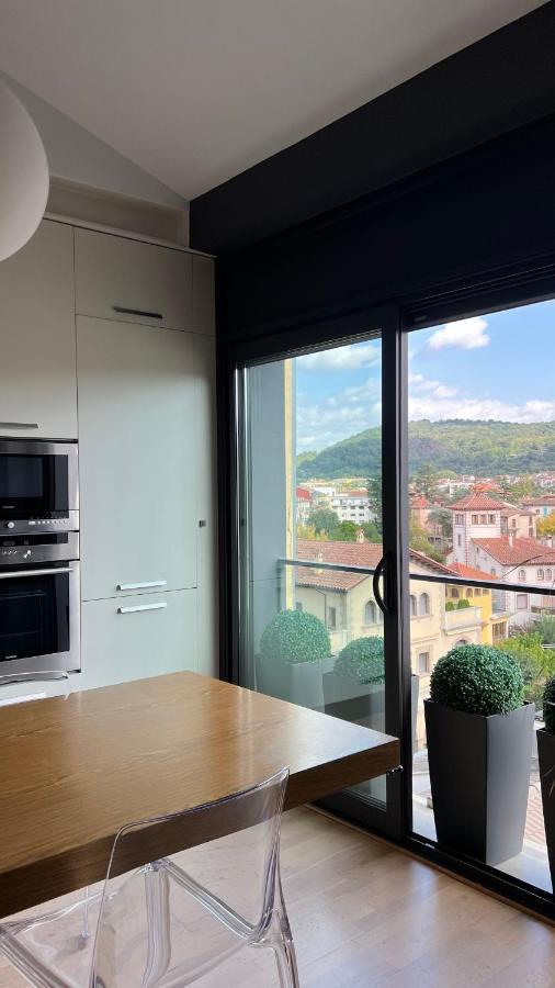 Atico De Diseno Con Terraza En El Centro De Olot Apartman Kültér fotó