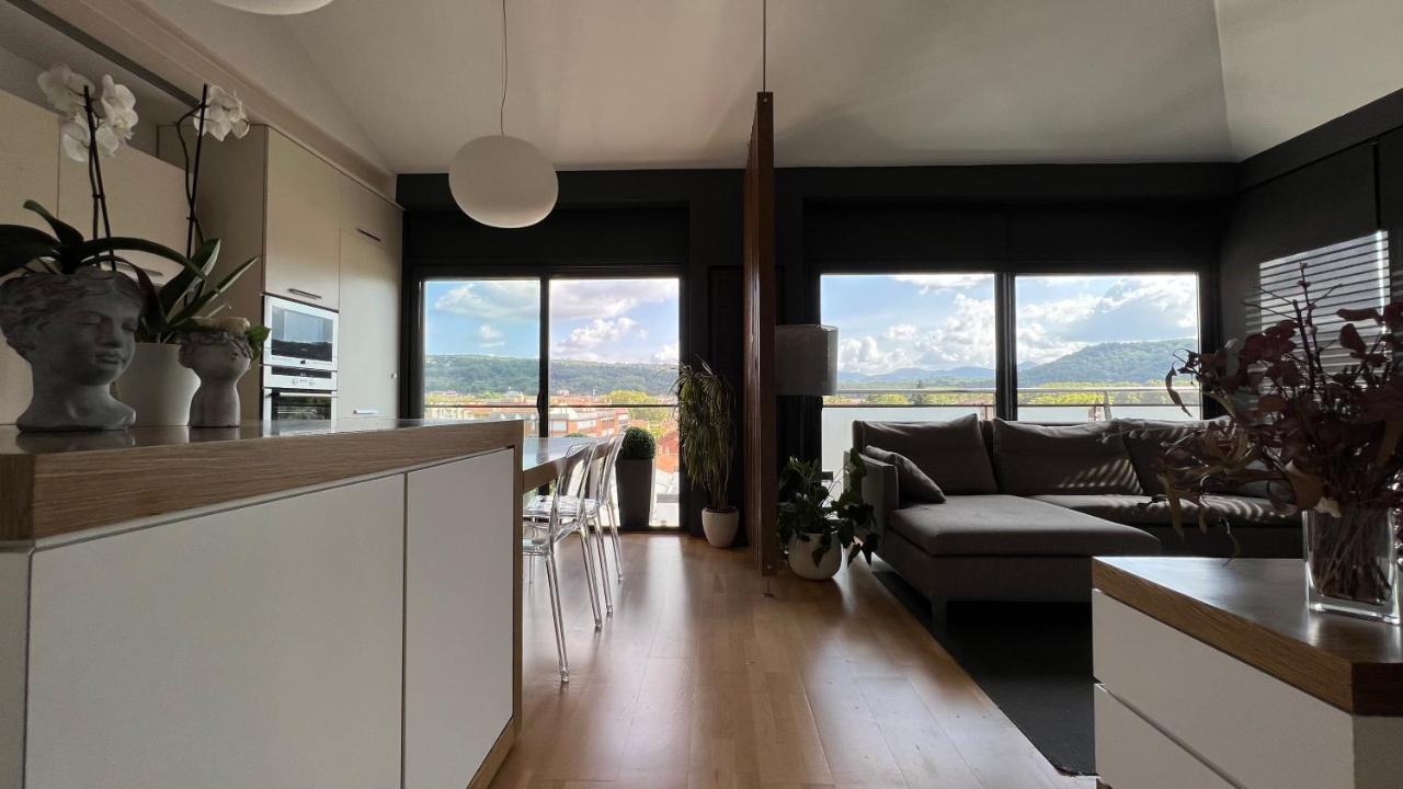 Atico De Diseno Con Terraza En El Centro De Olot Apartman Kültér fotó