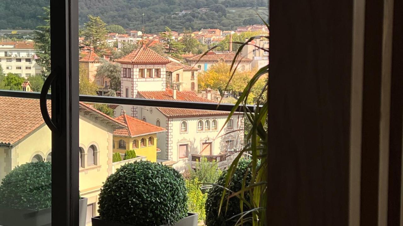 Atico De Diseno Con Terraza En El Centro De Olot Apartman Kültér fotó