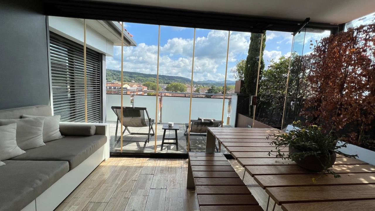 Atico De Diseno Con Terraza En El Centro De Olot Apartman Kültér fotó