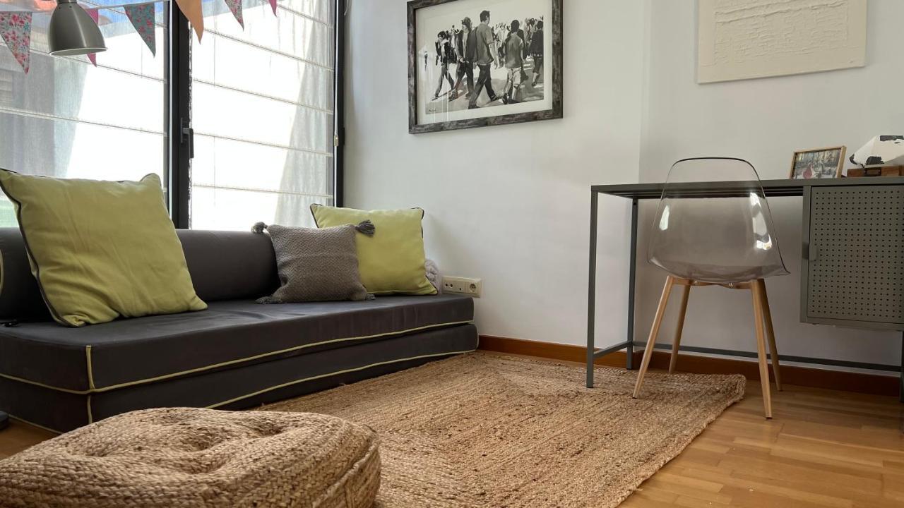 Atico De Diseno Con Terraza En El Centro De Olot Apartman Kültér fotó