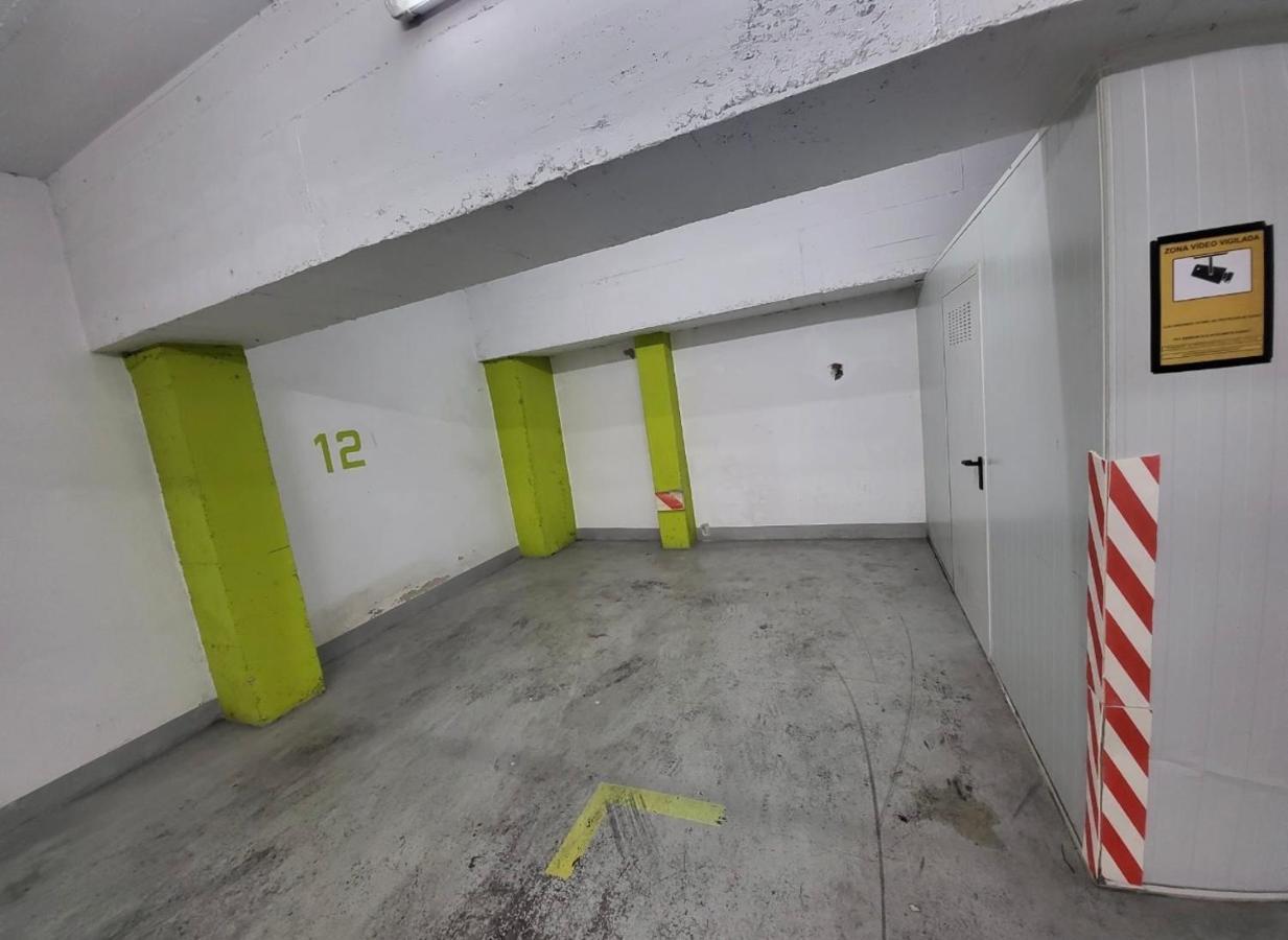 Atico De Diseno Con Terraza En El Centro De Olot Apartman Kültér fotó